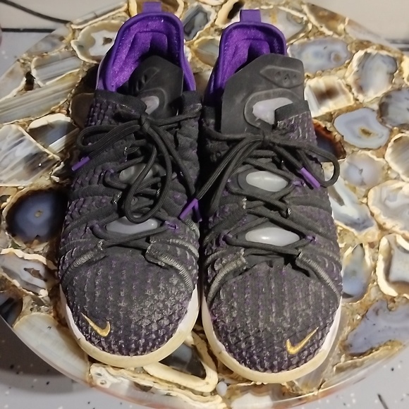 Boy's LeBron Sneakers - Picture 2 of 6